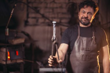 Demirci portre sakal atölye ile