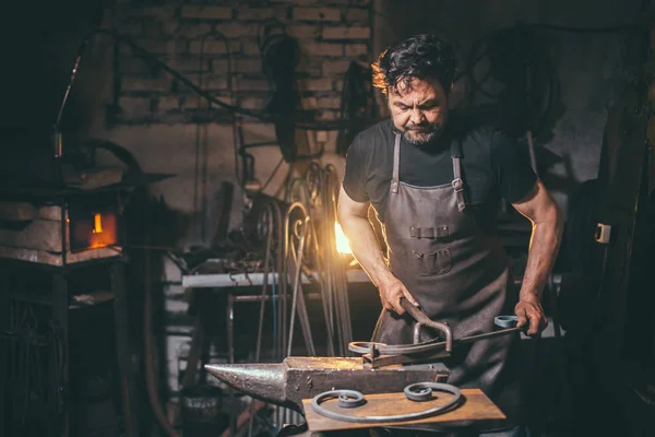 Fucina, lavorazione fabbri, ghisa — Foto Stock