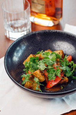 Ispanak, romaine ve marullu taze yeşil salata.