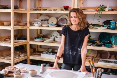 Atölye ustası seramikler, kil pot dekorasyon