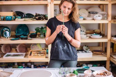 Fransız bir kil yazdırmak için bitkiler kullanma