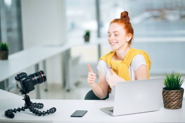 Bloglama, teknoloji, video blogu, kitle iletişim araçları ve insan kavramı