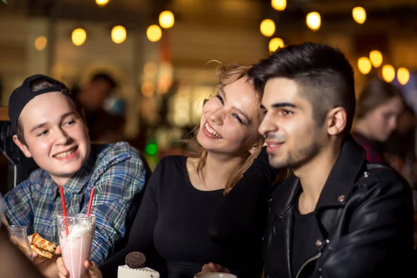 Encuentro de personas Amistad Juntas Cafetería Concepto — Foto de Stock