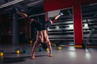 Amut push-up adam egzersiz vasıl jimnastik salonu