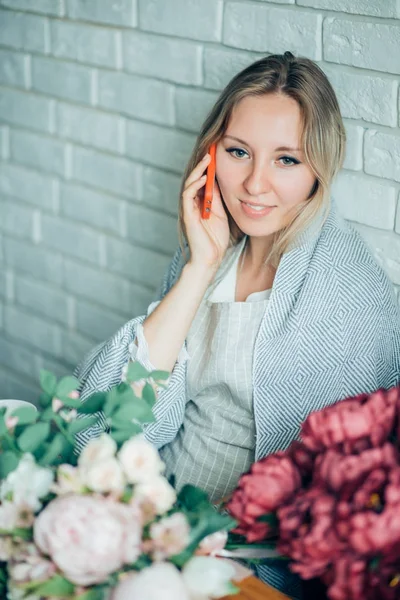 Kvinna Florist Flower Shop småföretagare — Stockfoto