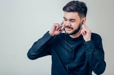 Sakallı adam Zincirli Snapback kapak yaz Time.Young erkekler akıllı telefon kulaklık kullanarak