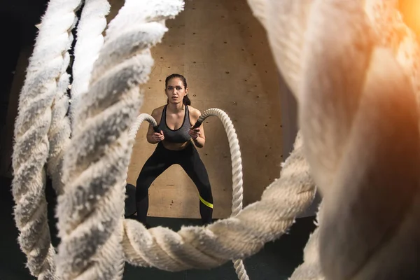 Woman working out with battle ropes — Stock Photo, Image