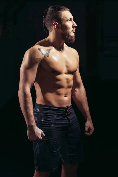Uomo muscoloso sportivo e sano — Foto Stock