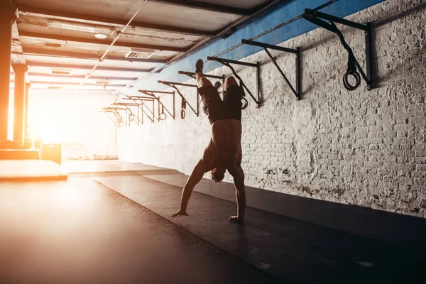 Handstanding for athletic man — Stock Photo, Image