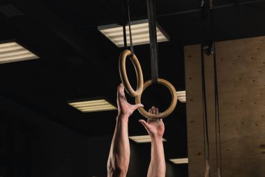 crossfit jimnastiği kayışları üzerinde askıya Yüzükler