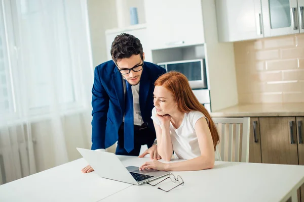 Couple enjoying time together browsing laptop. man wearing suit woman in shirt — Stock Photo, Image