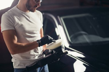 makinist işçisi hazırlamak güç arabellek makine tarafından araba parlatma için