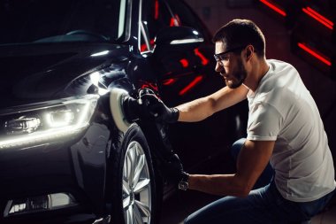 ayrıntılı otomobil dizi: bir araba parlatma