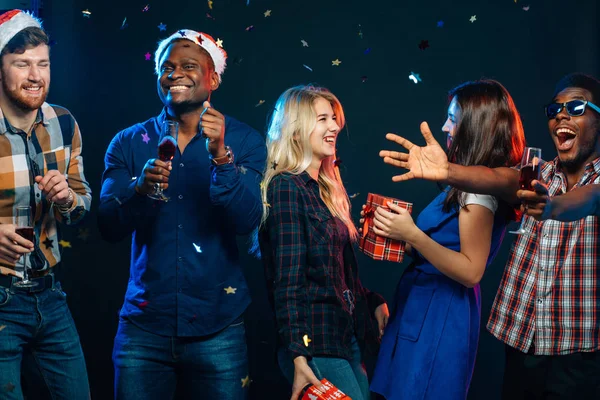 Celebrando Año Nuevo juntos — Foto de Stock