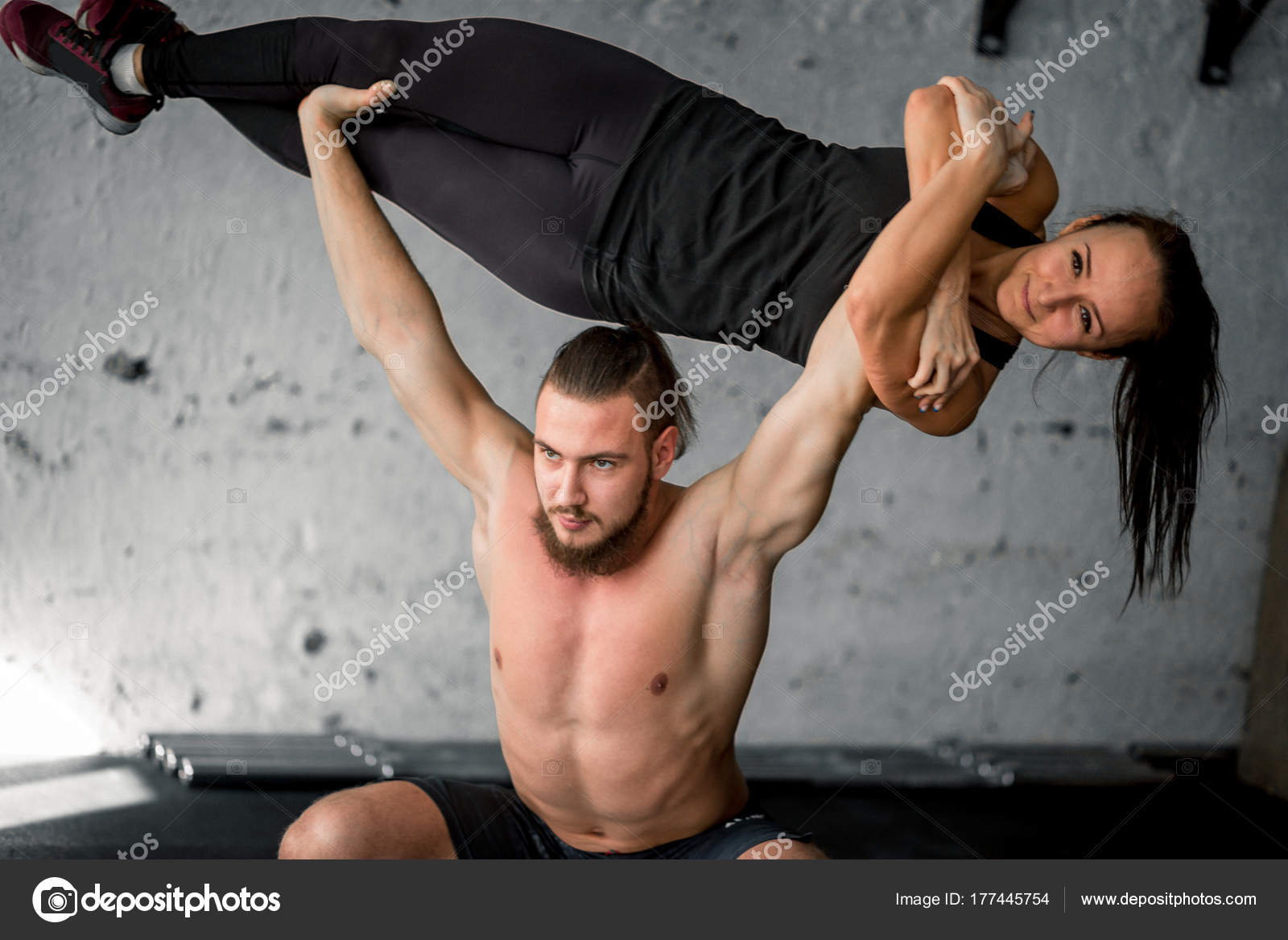 девушка вместо мужика. тренировка в зале. приколы про мужчин и женщин. прикольные картинки мужчине. картинка юмористическая мужик на кабриолете.