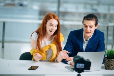 Blogger Başlangıcı Yeni İş Kadını Partner Kamerası Video Blog Kavramı
