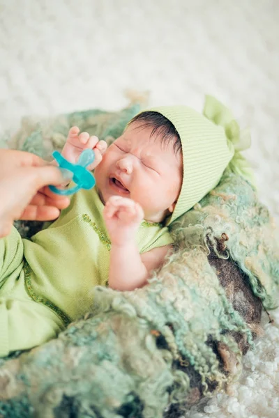 신생아 2 주 아기 울음 — 스톡 사진