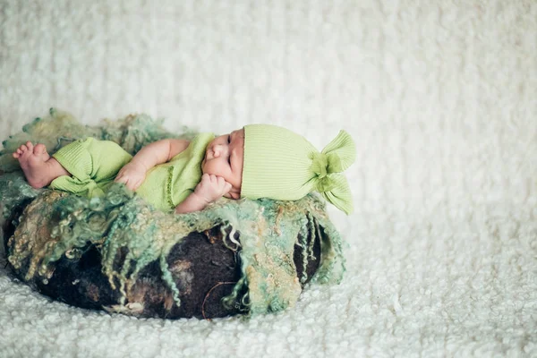 Bebé recién nacido dormido, pulmón completo — Foto de Stock