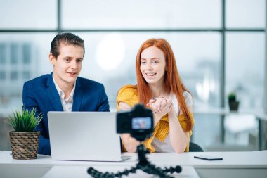 Blogger Başlangıcı Yeni İş Kadını Partner Kamerası Video Blog Kavramı