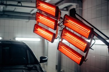 arabanın arkasına seramik parlatma ayakta tedavi için kırmızı lambalar