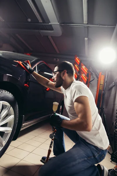 Man cleaning car with microfiber cloth, car detailing or valeting concept — Stock Photo, Image