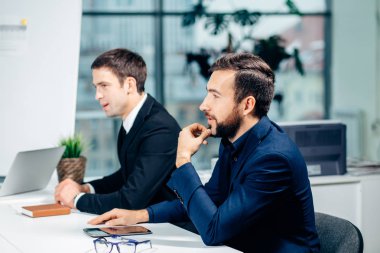 İş insanlar toplantı konferans tartışma şirket