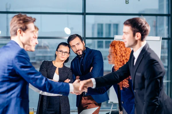 Obchodní lidé Handshake pozdrav řešení koncepce — Stock fotografie