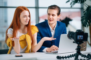 Blogger Başlangıcı Yeni İş Kadını Partner Kamerası Video Blog Kavramı