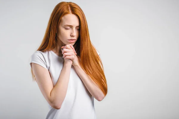 Beautiful Caucasian redhead woman praying at home — Stock Photo, Image