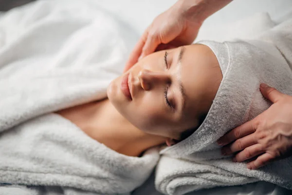 Girl having spa facial massage in luxurious beauty salon — Stock Photo, Image