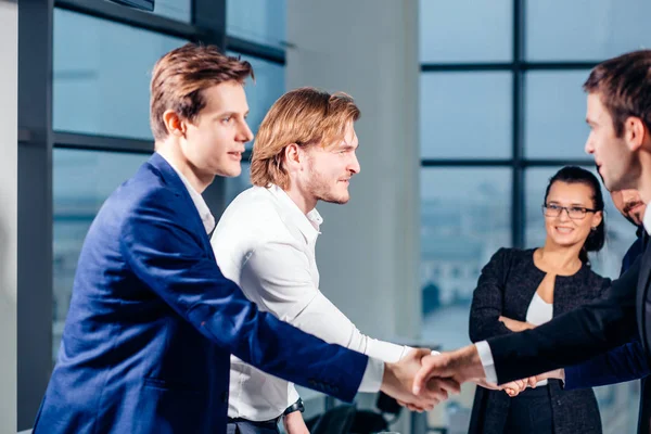 Obchodní lidé Handshake pozdrav řešení koncepce — Stock fotografie