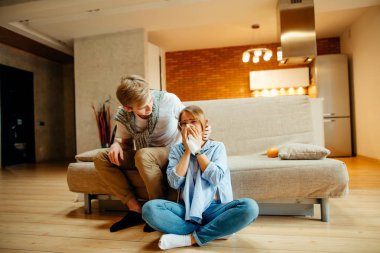 acıklı film, kadın cry izlerken Çift