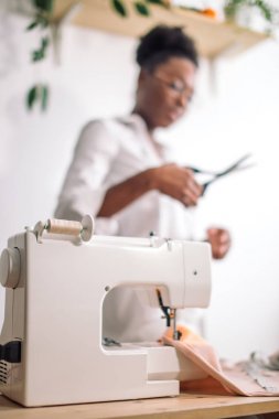 dikiş makinesi atölye tablo