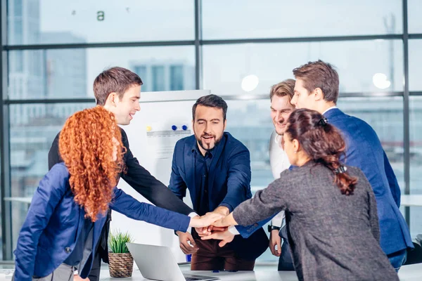 Üzleti emberek csapatmunka együttműködési kapcsolat fogalma — Stock Fotó