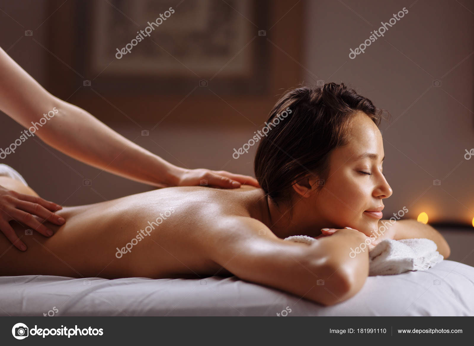 https://st3.depositphotos.com/13768208/18199/i/1600/depositphotos_181991110-stock-photo-beautiful-woman-receiving-a-relaxing.jpg