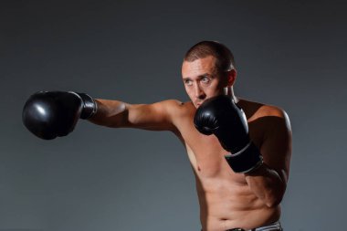 Sporcu muay Taylandlı boksör boks kafes dövüş. Spor kavramı.