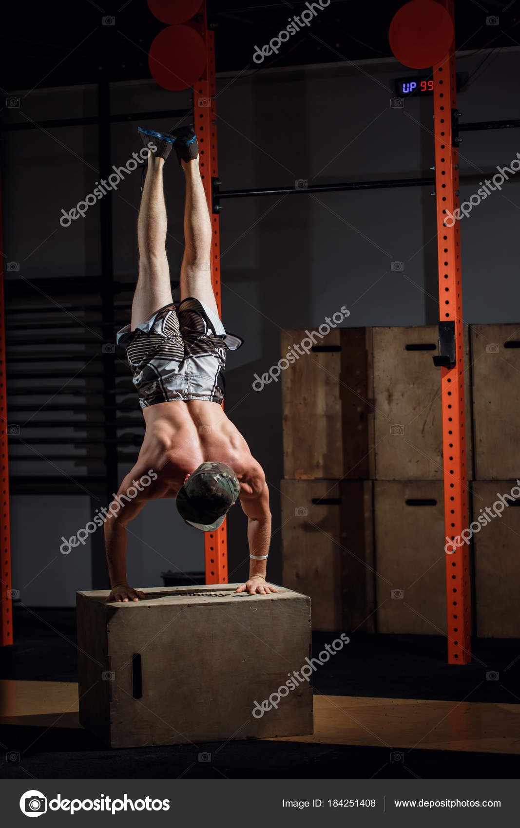 Handstand on box push-up man workout at gym push ups — Stock Photo