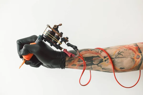 La máquina de tatuajes de cables rojos — Foto de Stock