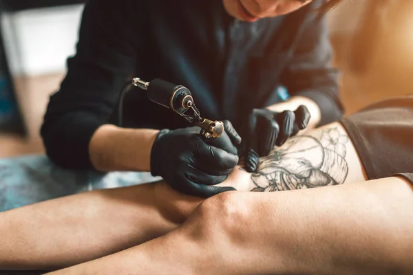 Tatuaż jest sztuką — Zdjęcie stockowe