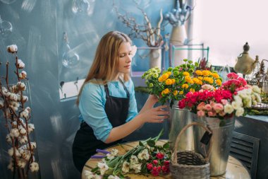 bahar tatil iş yerinde hazırlama çiçekçi
