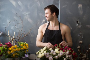 Beyaz delikanlı de bazı şeyleri görmezden