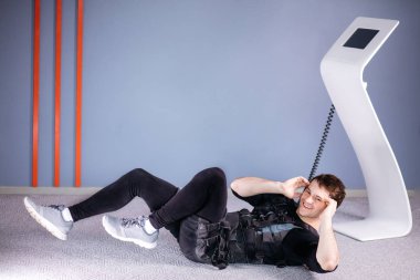 ABS egzersiz yaparak ems takım elbise atlet veya ups sit