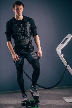 Step elektrik kas stimülasyonu ile eğitim dostum