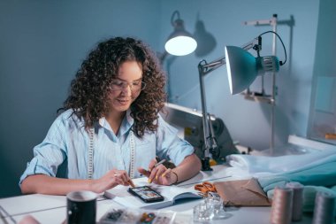 kadın terzi cep telefonu modelleri sewng için seçme