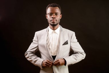 moda koyarak emin Afrika adam