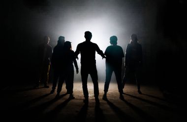 adam arkadaşları öğretim karanlık stüdyo hip hop