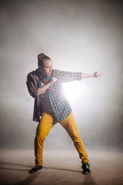 modern çocuk parti, sokakta asılı arıyorsunuz