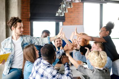onların enerji ile paylaşımı Psikoloji ders gençlerin bir grup
