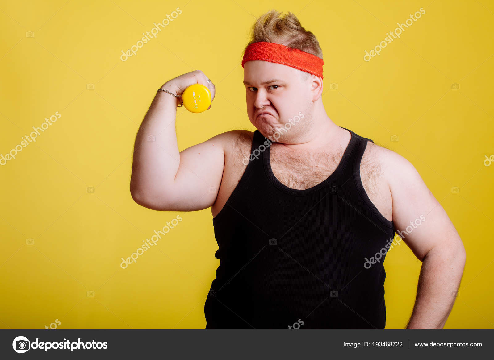 полные люди смешно. жирная парочка. толстый парень в футболке. полные люди смешно. пухлый мужчина.