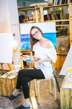 Sanat Terapisi dersleri atölye.